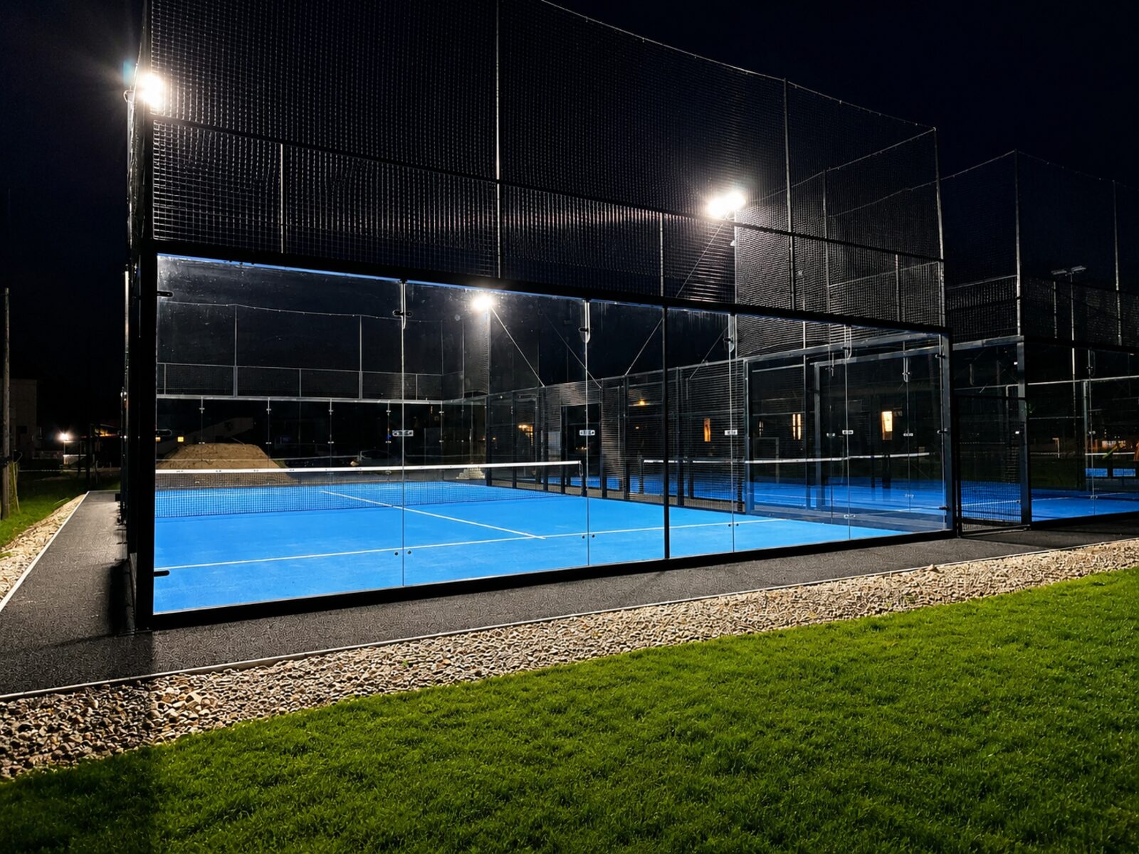 Padel Center Mosquito igrišče ponoči z razsvetljavo